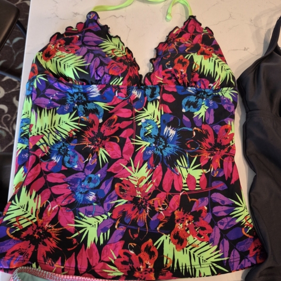 Set of 5 Tankinis Swim Tops and Bottom - Picture 5 of 5
